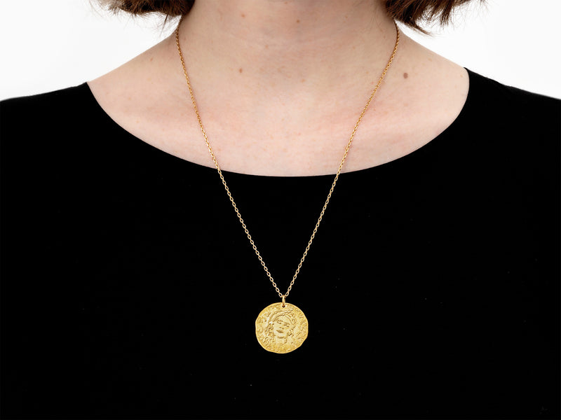 Claire Tabouret Portraits avec boucles Médaille