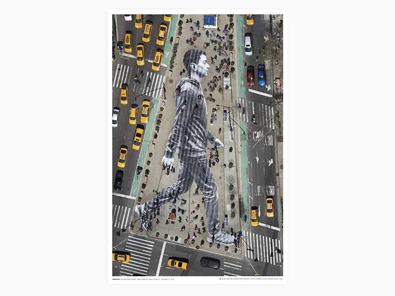 JR - AFFICHE "Migrants, walking New York City"