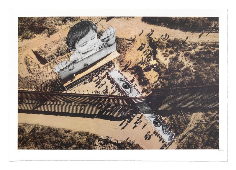 JR - Migrants, Mayra, Pique-nique à travers la frontière, Vue générale, Tecate, Mexique, USA, 2022