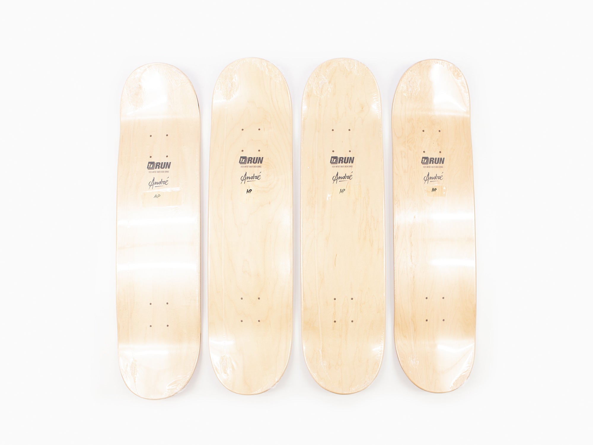 André - Skateboards - Ensemble de 4 planches à roulettes "La vie en rose".