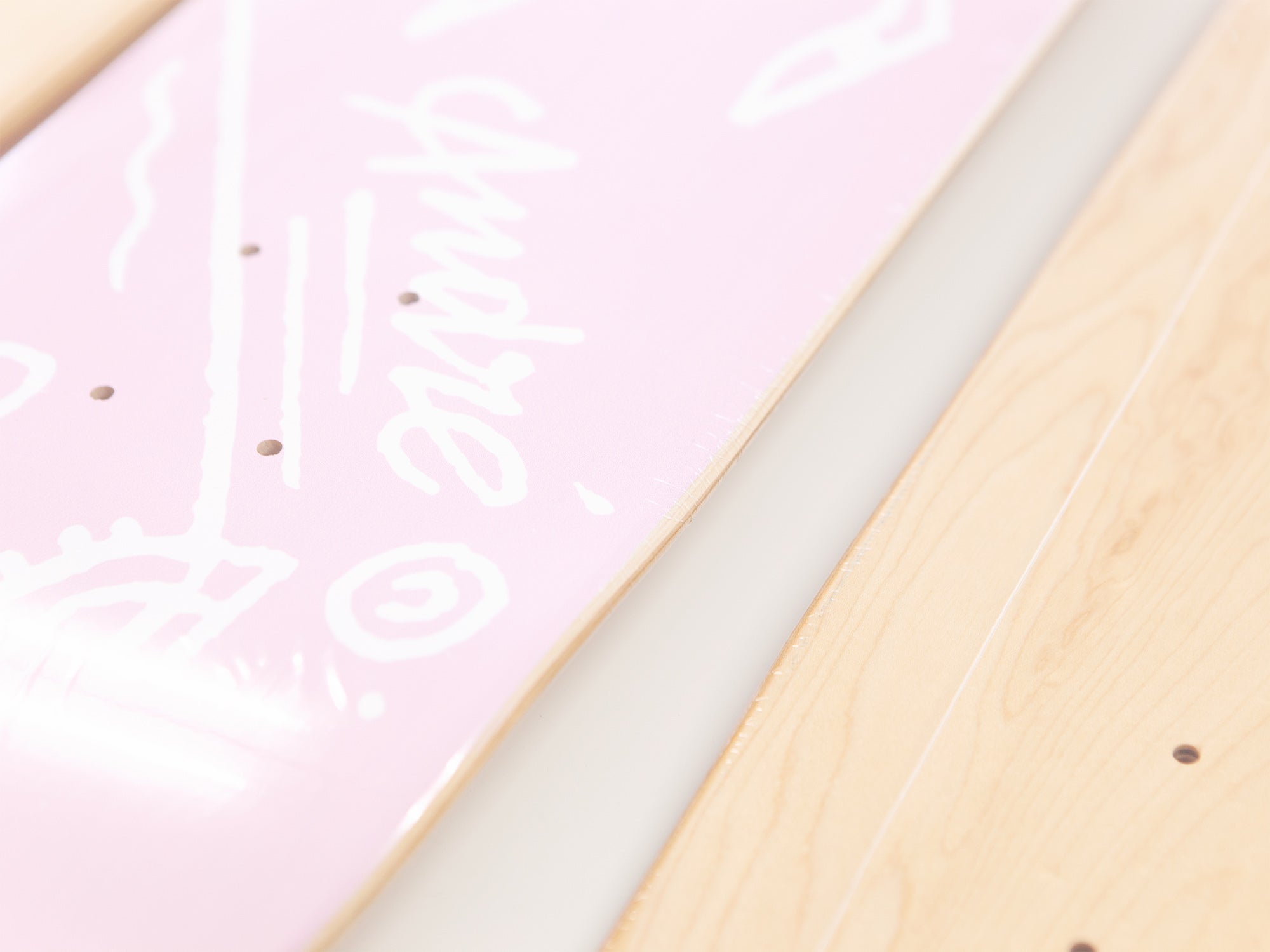 André - Skateboards - Ensemble de 4 planches à roulettes "La vie en rose".