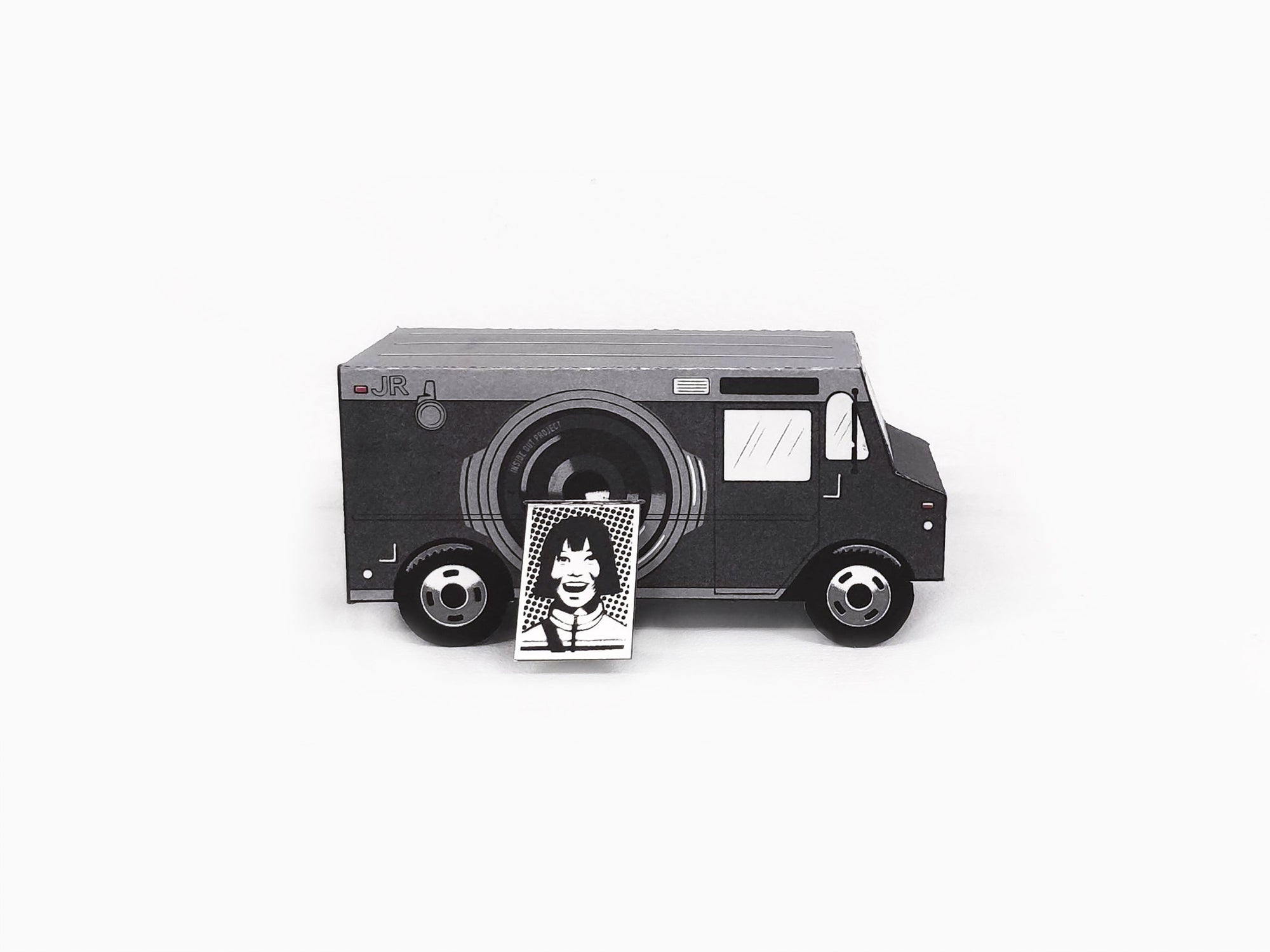 JR - Inside out truck (Jouet en papier)
