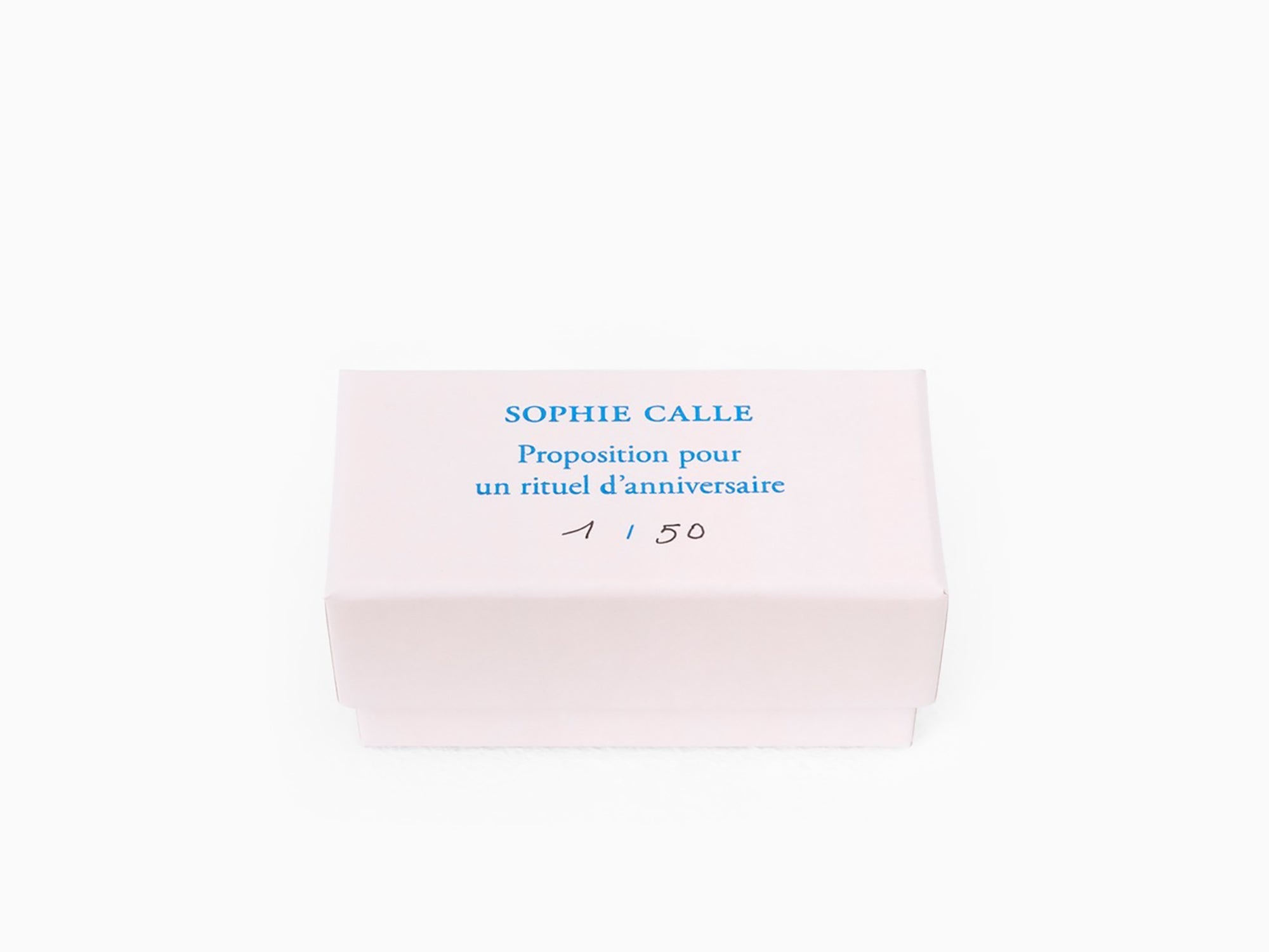 Sophie Calle - Ruban "Proposition pour un rituel d'anniversaire" - Bleu