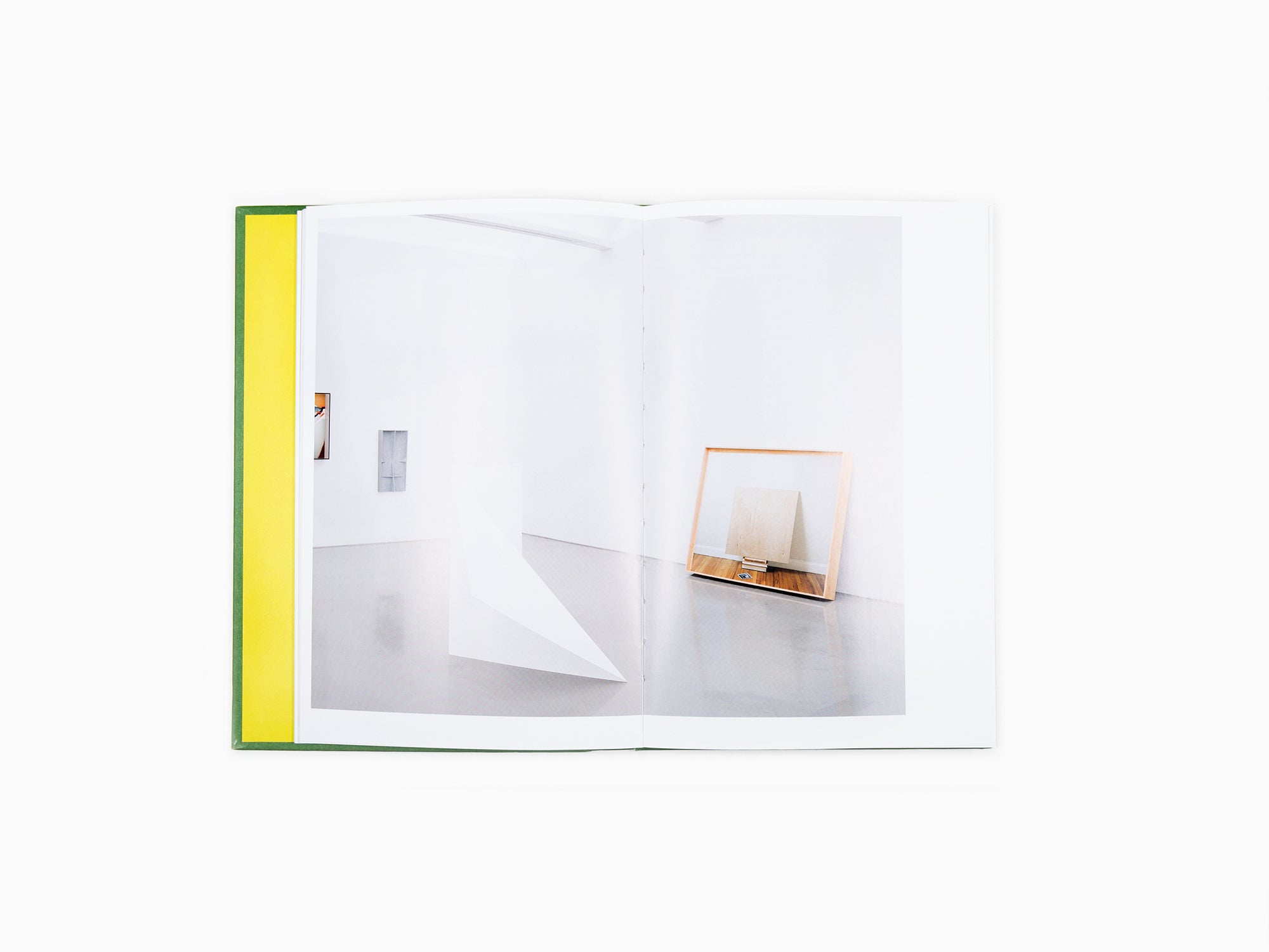 Hinge Pictures, Huit femmes artistes occupent la troisième dimension