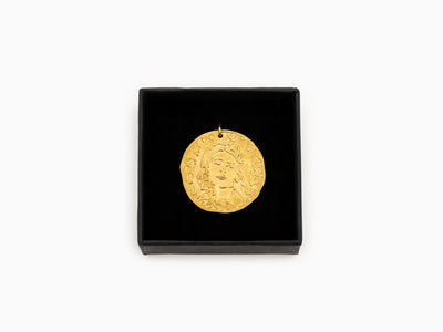 Claire Tabouret  Portraits avec boucles Médaille