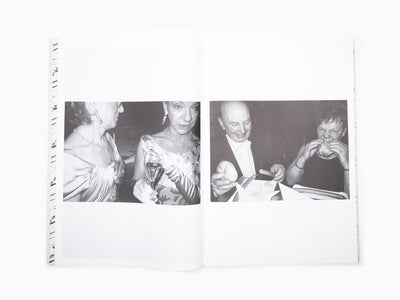 Maurizio Cattelan - Le Dictateur - Ces cacahuètes sont des balles