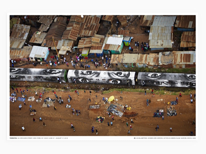 JR - Action dans le bidonville de Kibera, Nairobe, Kenya (standard poster)